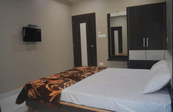 Premium Hotel Near Nagoa Beach Diu Exterior photo